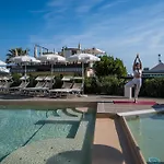 Appartamenti Diffusi Di Villa Fiorita Con Accesso Alle Piscine Della Struttura Principale