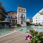 Appartamenti Diffusi Di Villa Fiorita Con Accesso Alle Piscine Della Struttura Principale